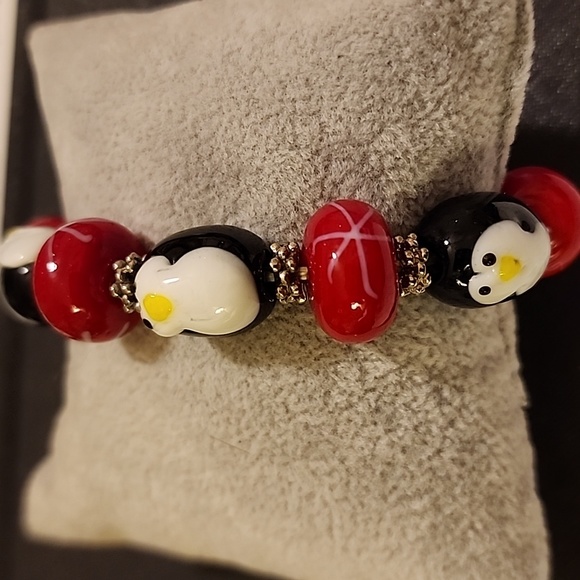 Large Lampwork Penguin Glass Stretch Bracelet - Picture 6 of 8